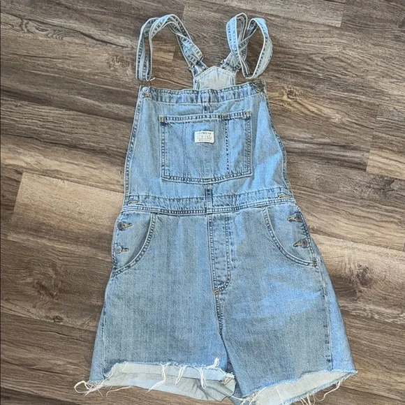 Levi Denim Overall Shorts - Picture 1 of 2